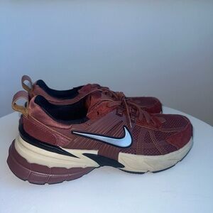 Nike Wmns V2K Run 'Dark Pony'